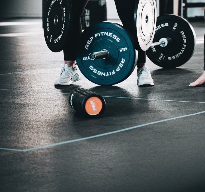 Bereit, im Sommer im Fitnessstudio so richtig durchzustarten? Hier sind einige Tipps, um eure Motivation hochzuhalten und euer Training auf das nächste Level zu bringen: